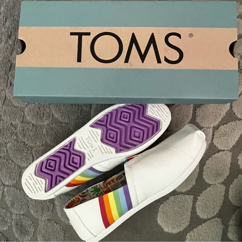 NWT toms Alpargata pride rainbow shoe 10